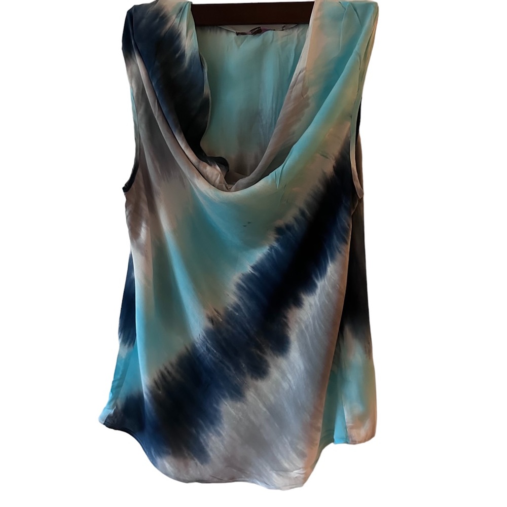 Metric New York Crew Neck Tye Dye Blue Top. Size Medium